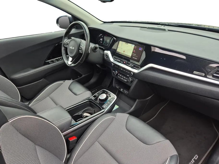Kia e-Niro DynamicPlusLine 64 kWh | Airco | Navi | Camera | Privacy Glass | Trekhaak | Stoelverwarming | Stuurverwarming