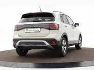 Volkswagen T-Cross Life Edition 1.0 TSI 95 PK 5 versn. Hand · Comfort pakket · Parkeersensoren voor en achter ·