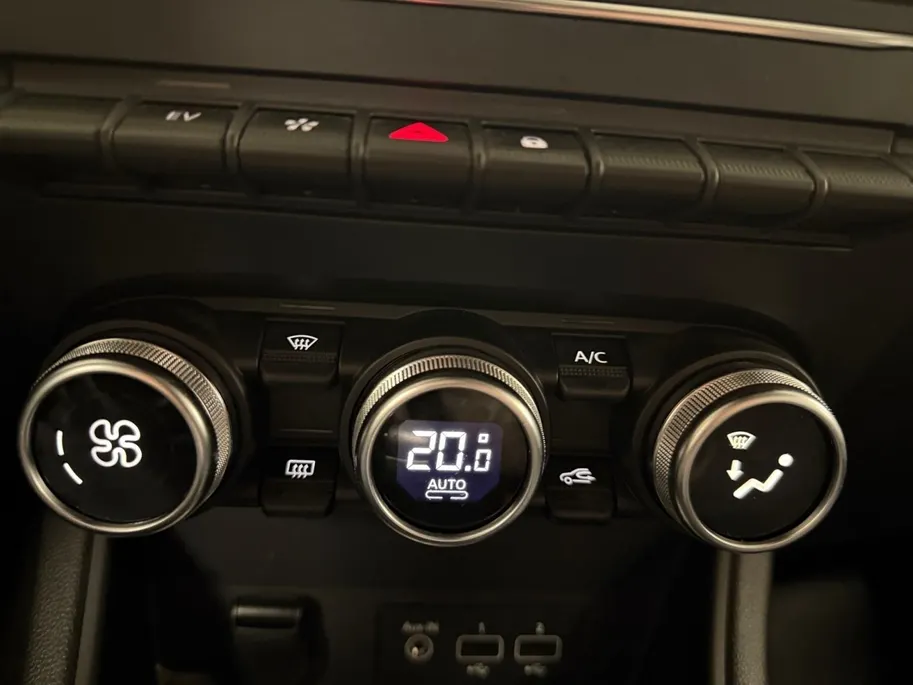 Renault Captur 1.6 E-Tech Hybrid 145 Intens AUTOMAAT AIRCO CAMERA PARKEERSENSOREN CRUISE CONTROLE APPLE CARPLAY ANDROID AUTO HOGE INSTAP ZEER MOOIE AUTO DEALER ONDERHOUDEN