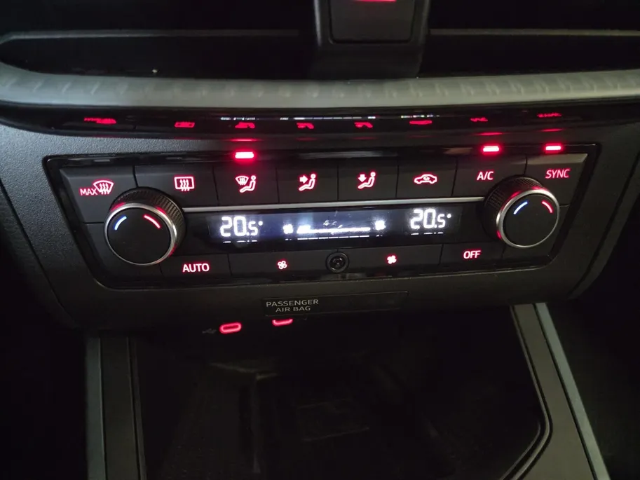 SEAT Arona Xperience Business Connect | Adaptief Cruise  | Climate Control | Camera | Dodehoek Detectie | 17'' LM Velgen | Apple Carplay | Android Auto | 9.000 km!