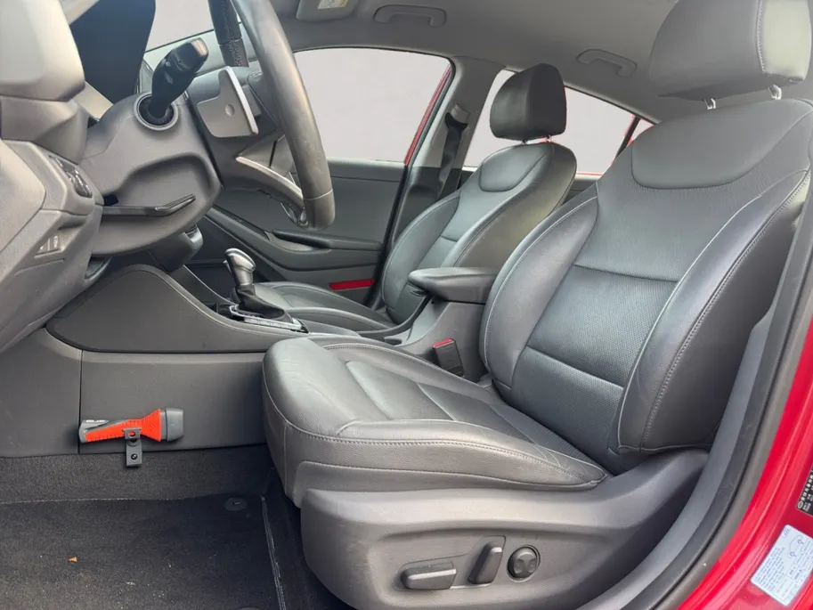 Hyundai IONIQ 1.6 GDi Premium +
