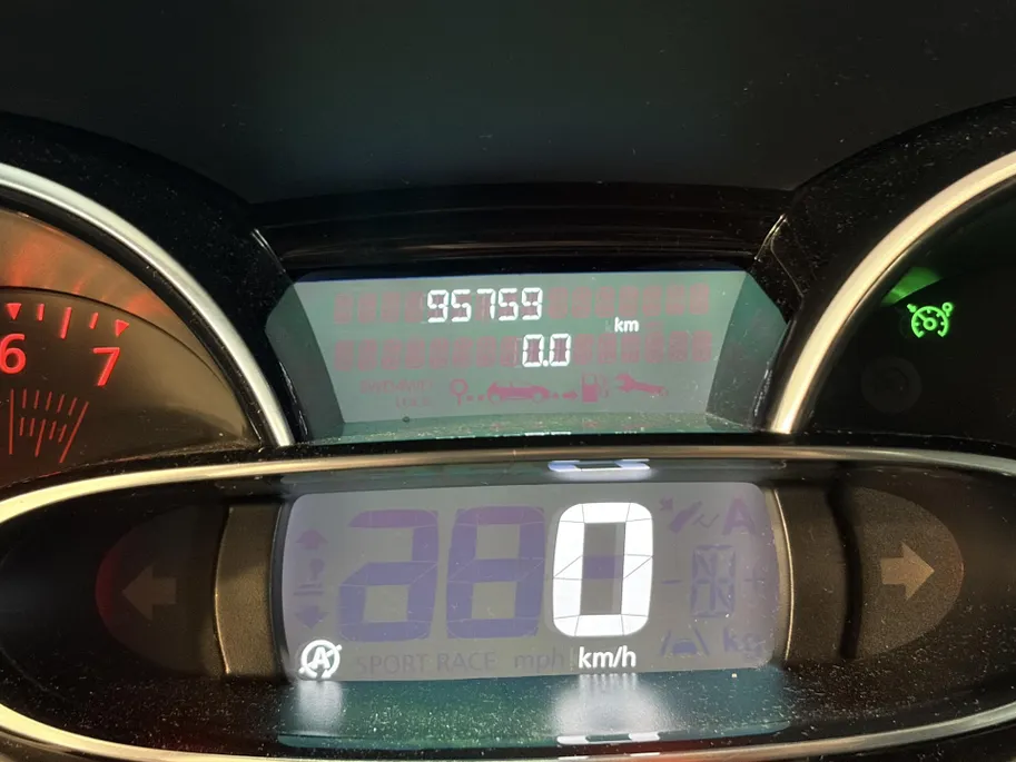 Renault Clio 90PK TCe Intens | Camera | Parkeersensoren | Lichmetalen Velgen | Climate Control | Cruise Control | Licht & Regensenor | Armsteun | Full LED | Keyless Entry |