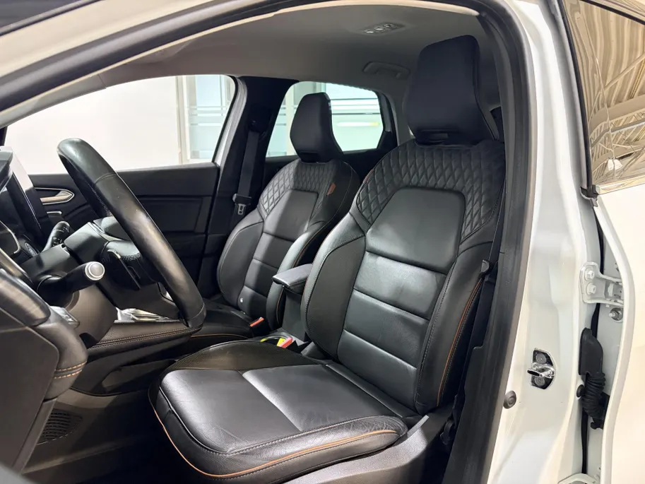 Renault Captur 130PK TCe Initiale Paris Automaat | 1e eigenaar | 360 Camera | Stoelverwarming | Navi | Apple CarPlay/Android Auto | Leder | Adaptive Cruise Control | Climate Control | Full LED | Lichtmetalen Velgen |