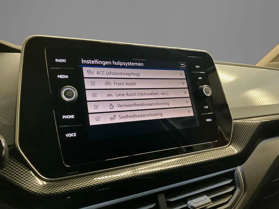 Volkswagen T-Cross 1.0TSI/95PK Goal · Navigatie · Apple/Android Car Play · Stoelverwarming · Garantie t/m 23-05-2027