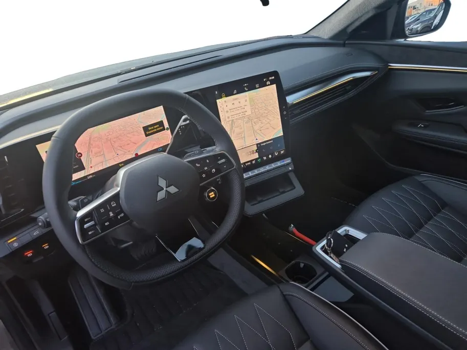 Mitsubishi Eclipse Cross Instyle 87 kWh | Demonstratieauto | Volcanic Grey-zwart dak | 8 jaar garantie , panoramadak var. transparantie , Apple Carplay/Android Auto , alcantara interieurdelen , navigatiesysteem ,voorstoelen verwarmd , warmtepomp