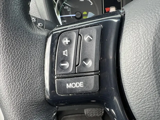 Toyota Yaris 1.5 Hybrid Bi-Tone Automaat | 16' Lichtmetalen Velgen | Climate Control | Elek. Raambediening