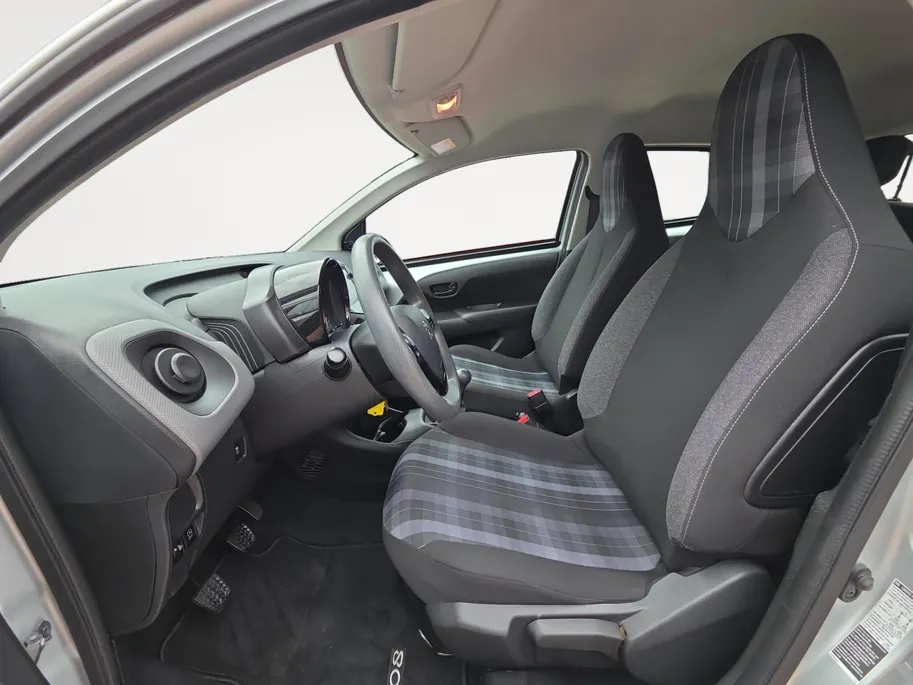 Peugeot 108 1.0 e-VTi Active | Zeer nette auto | Apple CarPlay & Android Auto | Volledig onderhouden | Achteruitrijcamera | 12 Maanden BOVAG Garantie |
