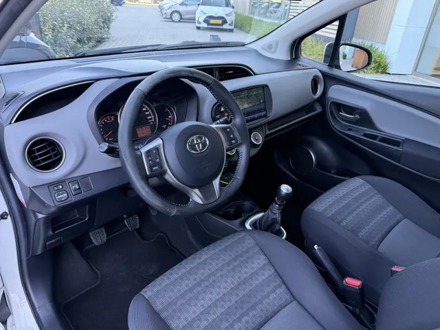 Toyota Yaris 1.3 VVT-i Aspiration | Trekhaak | All Seasons