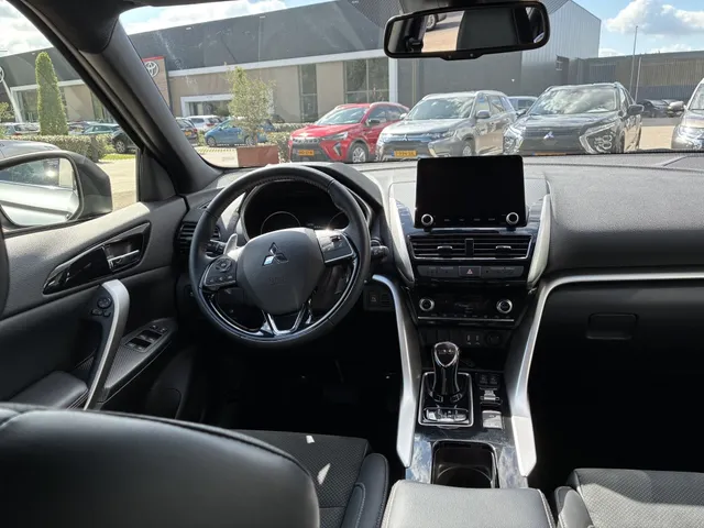 Mitsubishi Eclipse Cross 2.4i PHEV Intense+ | Trekhaak | Navigatie