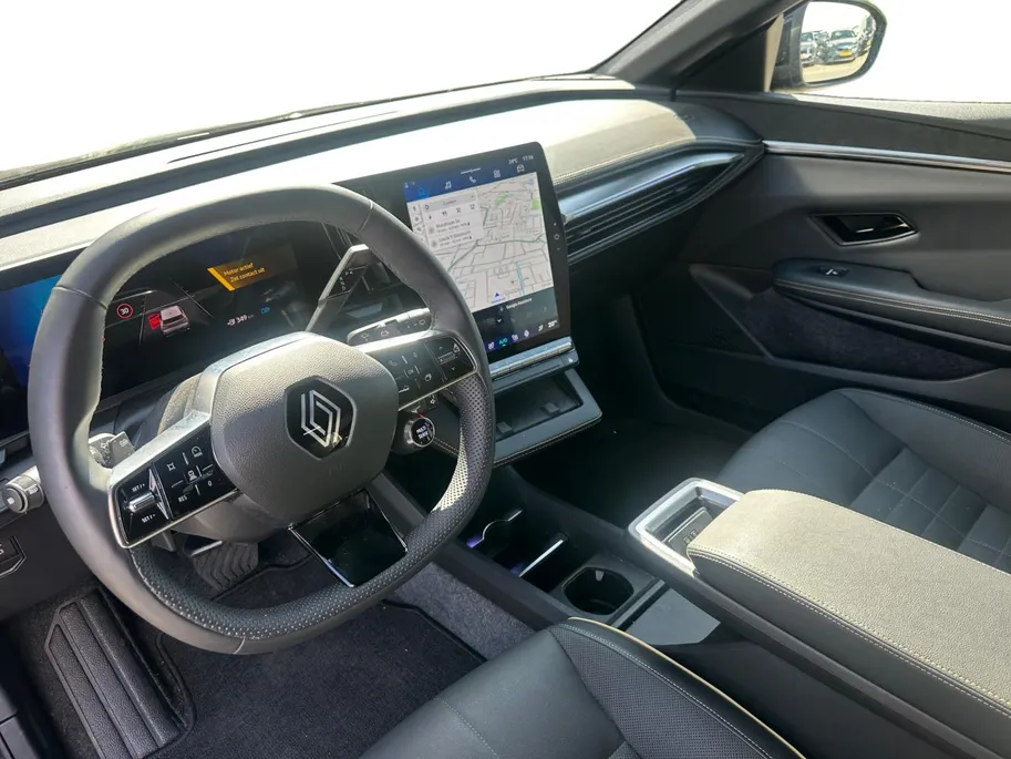 Renault Megane E-Tech comfort range iconic 60 kWh | Stuur & Stoelverwarming | Elektrische Stoelverstelling | Sfeerverlichting | Apple Carplay & Android Auto | Harman & Kardon Audio | Camera | Navigatie | Parkeersensoren | Rijdende Demo