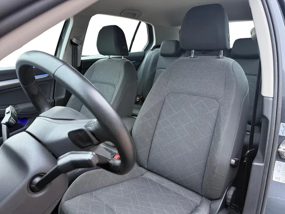 Volkswagen Golf 1.0 eTSI Life Business *Automaat*Navigatie*Parkeersensoren*LM.Velgen*IN ZEER NETTE STAAT!