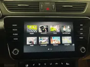 Škoda Superb Combi 1.4 TSI 218pk DSG iV Business Edition · Apple/Android Car Play · Wegklapbare Trekhaak · P-Sensoren · Navigatie · 17'' Inch ·
