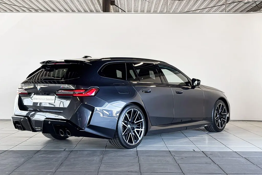 BMW M5 Touring M Drive Professional