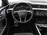 Audi Q8 Sportback e-tron 55 quattro S Edition 408pk / 115 kWh · SOH 93,6% · Panoramadak · 360 Camera · Luchtvering · Keyless · 360 Camera · Keyless · Matrix LED · 22'Velgen ·