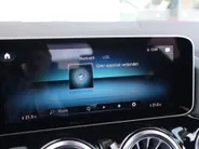 Mercedes-Benz GLA 200 Business Solution AMG l Trekhaak l Panoramadak l Stoelverwarming