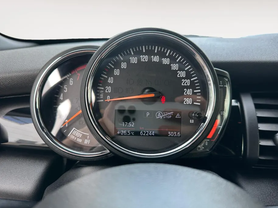 MINI 3-Deurs 1.5 Cooper | Automaat | John Cooper Works | Navigatie | Parkeersensoren | Stoelverwarming | Cruise & Climate Control | Dealer Onderhouden | 12 Maanden BOVAG Garantie