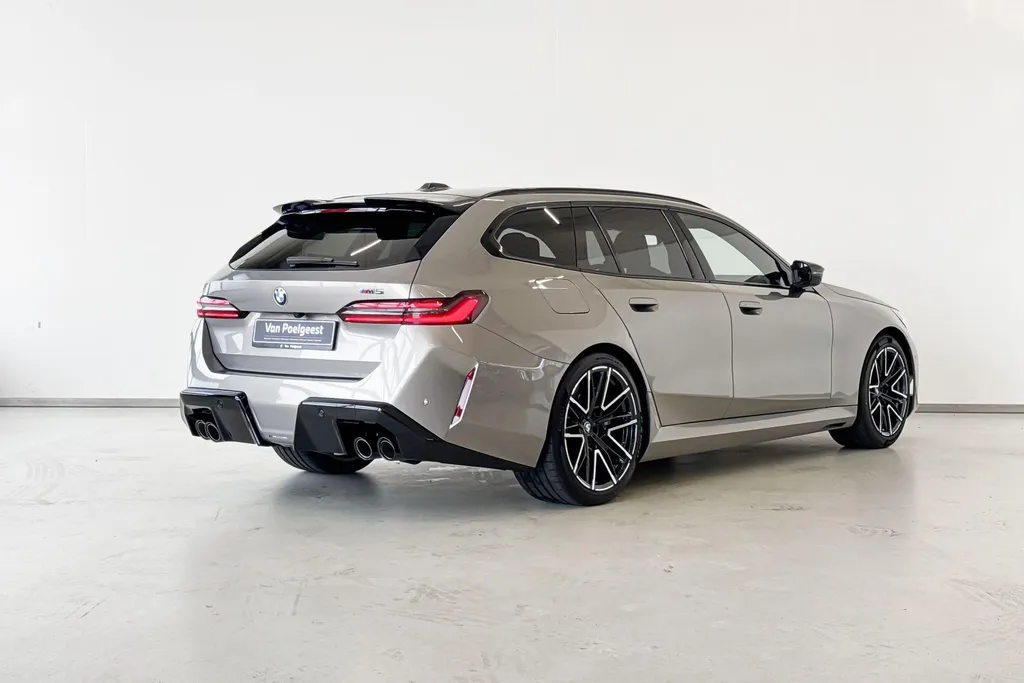 BMW M5 Touring M Drive Professional