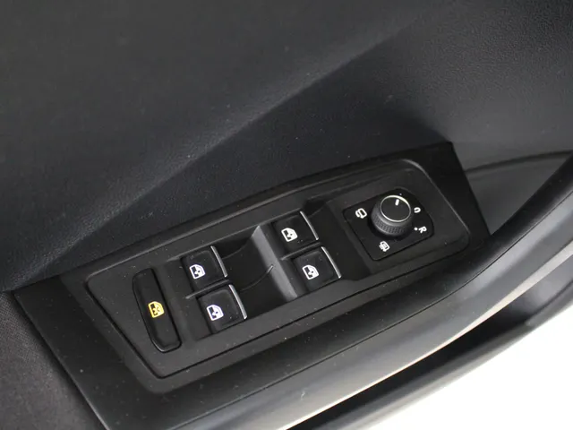 Volkswagen T-Roc 1.5 TSI Style Navigatie | Inklapbare spiegels | Climate Control | Privacy Glass