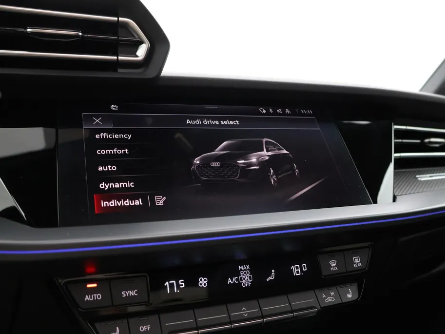 Audi A3 Sportback 45 TFSIe 272pk S-tronic S edition Competition · Panoramadak · Sonos Audio · Camera · Head-Up · Apple/Android Car Play · 18'' Inch · Garantie t/m 28-09-2030 of 100.000km