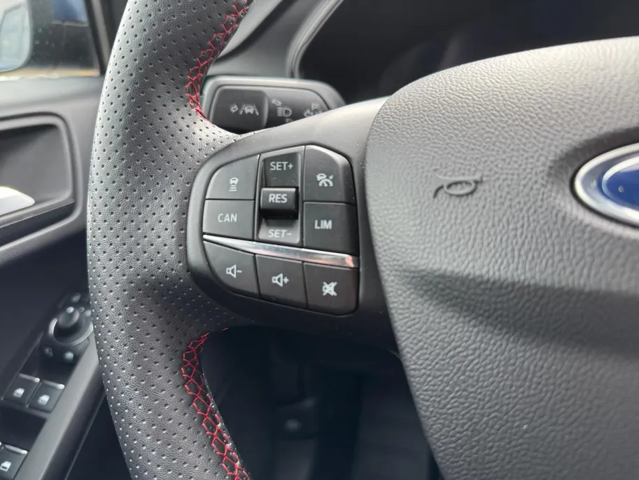 Ford Focus Wagon 1.0 EcoBoost Hybrid ST Line X | NL auto | 1e eigenaar | Dealer onderhouden | Adapt cruise control | BLIS | Winter pack | Elektr. achterklep | Parkeersensoren voor en achter | Achteruitrijcamera | Apple carplay & android auto | 18' lichtmetalen velge