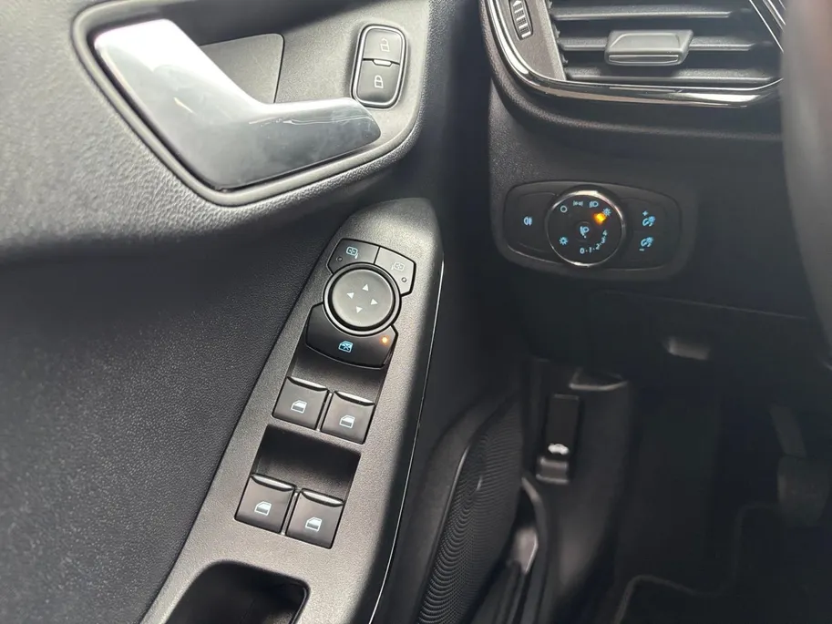 Ford Fiesta 1.0 EcoBoost Hybrid Titanium | Winter Pack | Keyless | Apple Carplay / Android auto