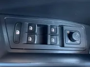 Volkswagen T-Roc 1.5 TSI R-Line Edition *Automaat*Navi via Carplay*Camera*Schuif/kanteldak*Climate Control*Adapt. Cruise Control*LM.Velgen*Zeer nette auto!