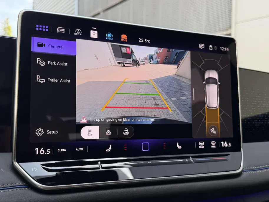 Volkswagen Tiguan 1.5 eTSI R-Line Business | Elektrisch wegklapbare trekhaak | Stoelmassage | Elektrisch bedienbare achterklep | Achteruitrijcamera | Parkeersensoren voor- en achter | Navi | Adaptive cruise control | Sportstoelen