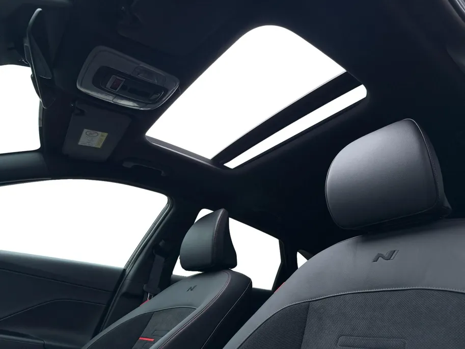 Hyundai Kona Electric N Line Sky 64.8 kWh | SUPER GAVE ACTIE, NU TOT €4.000,- KORTING | OP=OP | UIT VOORRAAD LEVERBAAR |