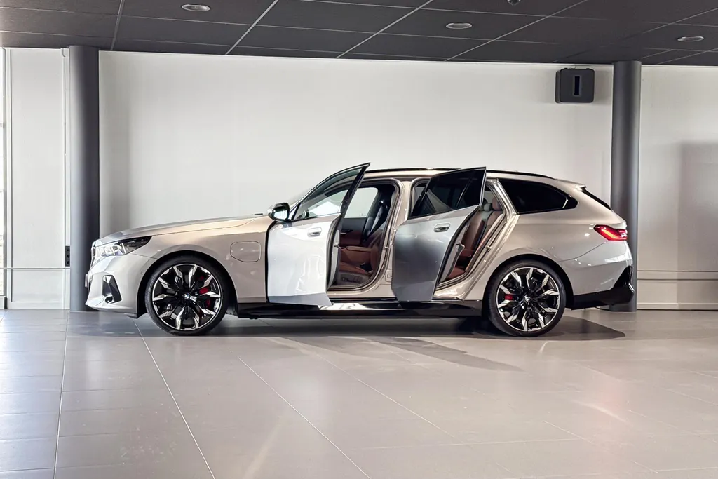 BMW 5 Serie Touring 550e xDrive