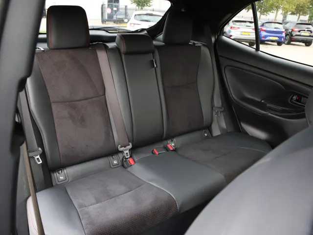Toyota Yaris Cross 1.5 Hybrid 130 GR SPORT | HEAD-UP | JBL-AUDIO | 18'' LM-VELGEN |PARK-SENSOREN | BLIND SPOT