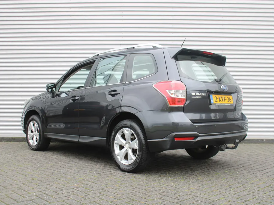 Subaru Forester 2.0 Luxury Plus | Trekhaak | Camera | Stoelverwarming | Schuifdak | 17' LM | Clima | Xenon | Parkeersensor v+a | All seasons |