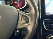 Renault Clio 90PK TCe Intens | Camera | Parkeersensoren | Lichmetalen Velgen | Climate Control | Cruise Control | Licht & Regensenor | Armsteun | Full LED | Keyless Entry |