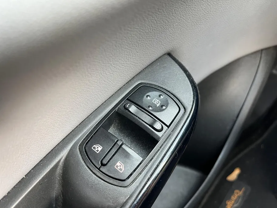 Opel Corsa 1.4 Cosmo Automaat | Verwamd stuur | Stoel verwarming