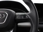 Audi Q5 Sportback 50 TFSIe 299pk S edition Competition · Camera · Inklap. Trekhaak · Matrix LED · Dodehoeksensor · Stuur- & Stoelverwarming · Elektrische stoelverstelling · Apple/Android Car Play · Garantie t/m 24-06-2030 of 100.000km