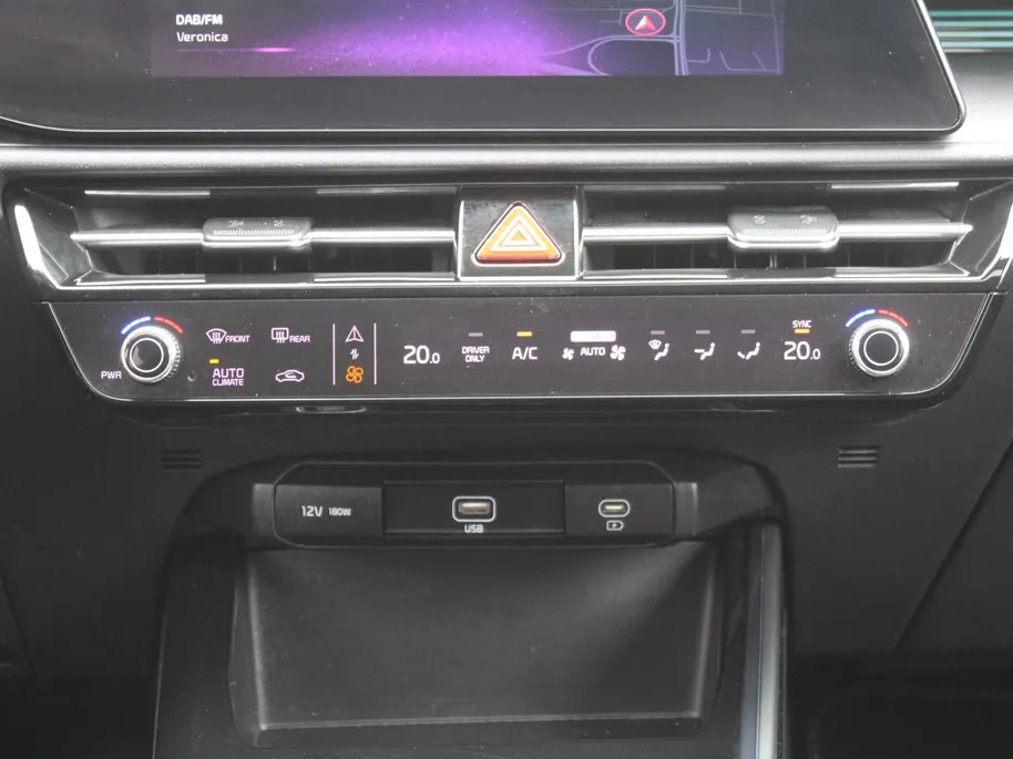 Kia Niro 1.6 GDi Hybrid DynamicPlusLine | Trekhaak | BTW Auto | Schuifdak | Stuur-/stoelverwarming | Cruise adapt. | Camera | Clima | Leer | HUD | LED | 16' LM |