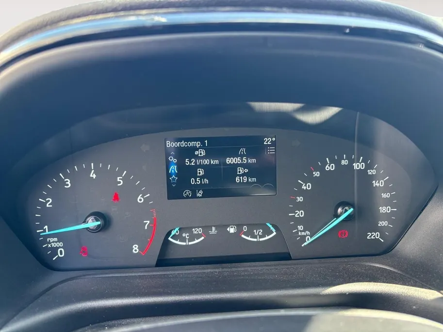 Ford Fiesta 1.0 EcoBoost Hybrid Titanium | Stoel/stuur en voorruitverwarming | Cruise control | Parkeersensoren |