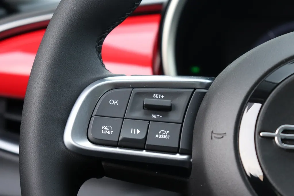 Fiat 600e RED 54 kWh | Carplay | Clima | Cruise | Direct Leverbaar