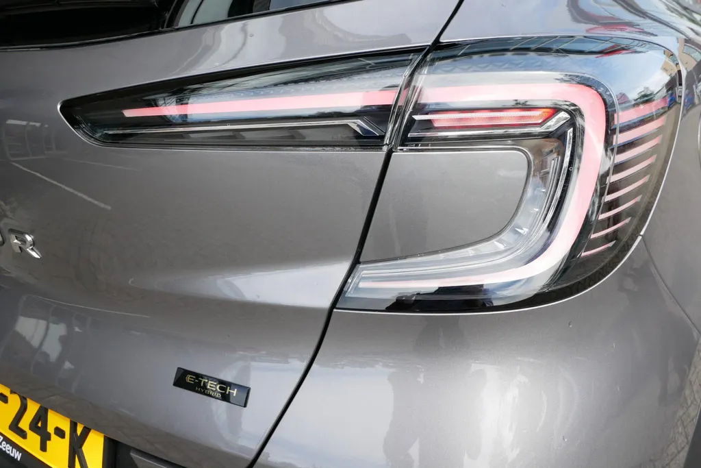 Renault Captur 1.8 E-Tech full hybrid 160Techno | Beschikbaar per 26 september 2026 | Rijdende demonstratie auto |Pack Light & Sound |Pack Winter |