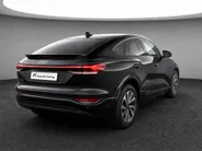 Audi Q6 e-tron Sportback Advanced edition 83 kWh 252 PK · Sportstoel lederen bekleding · Winterpakket · Trekhaak elek. wegklapbaar
