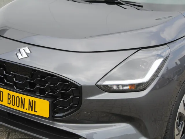 Suzuki Swift 1.2 Style Smart Hybrid | € 2200,- DEALERKORTING! | Snel Rijden!