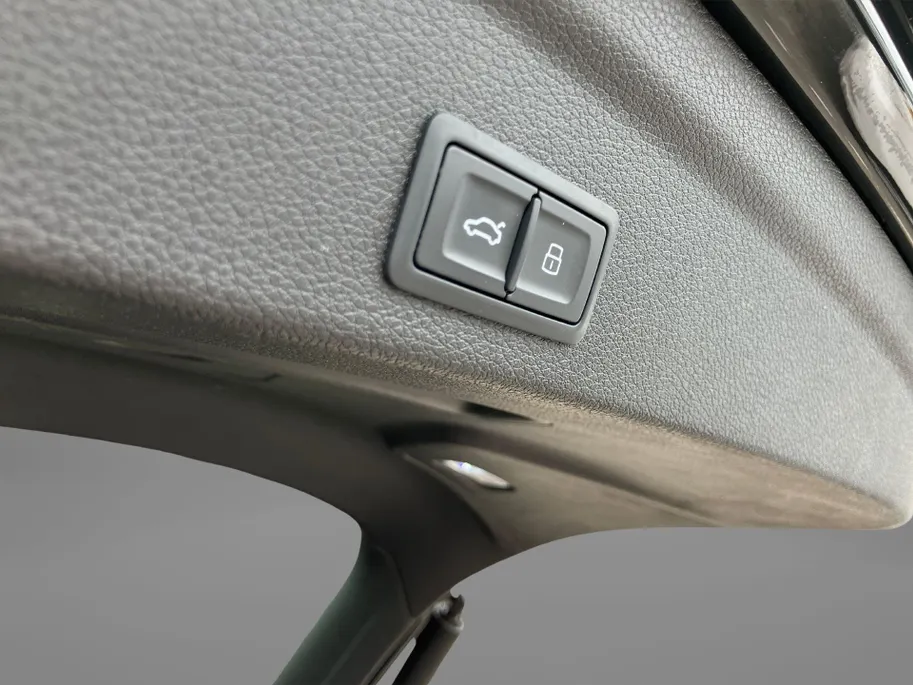 Audi Q3 Sportback 45 TFSI quattro 230pk S Edition · Panoramadak · Trekhaak · Apple/Android Car Play · Camera · Stoelverwarming · Adaptive Cruise Control ·