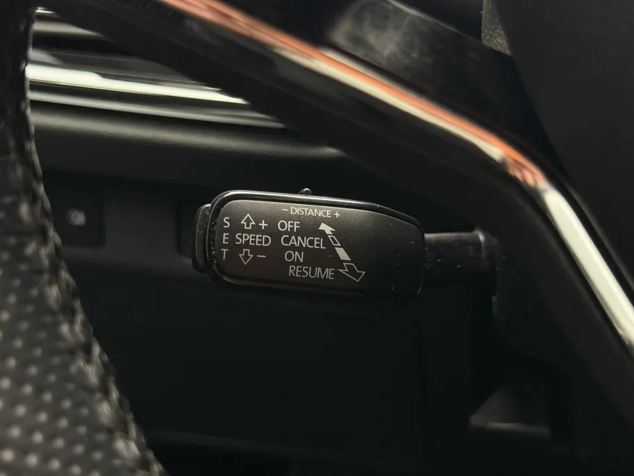 Škoda Enyaq iV 80 | Elektrisch verstelbare stoelen incl. geheugenfunctie | Stoel- en stuurverwarming | Elektrisch bedienbare achterklep | Lederen bekleding | Achteruitrijcamera | Parkeersensoren voor- en achter | Apple/Android Carplay