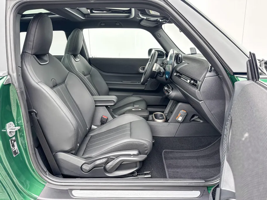 MINI Cooper 3-deurs 1.5 Cooper C Favoured M