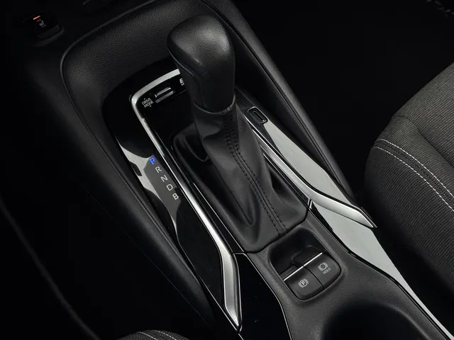 Toyota Corolla Touring Sports Hybrid 140 Dynamic Limited | Stoelverwarming | Parkeersensoren