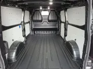 Ford E-Transit Custom 340 L2H1 Sport 71 kWh 218 pk | NIEUW TE BESTELLEN | 17' LM velgen | Laadruimtebescherming | Achteruitrijcamera | All weather banden | Trekhaak | Rijklaarprijs!