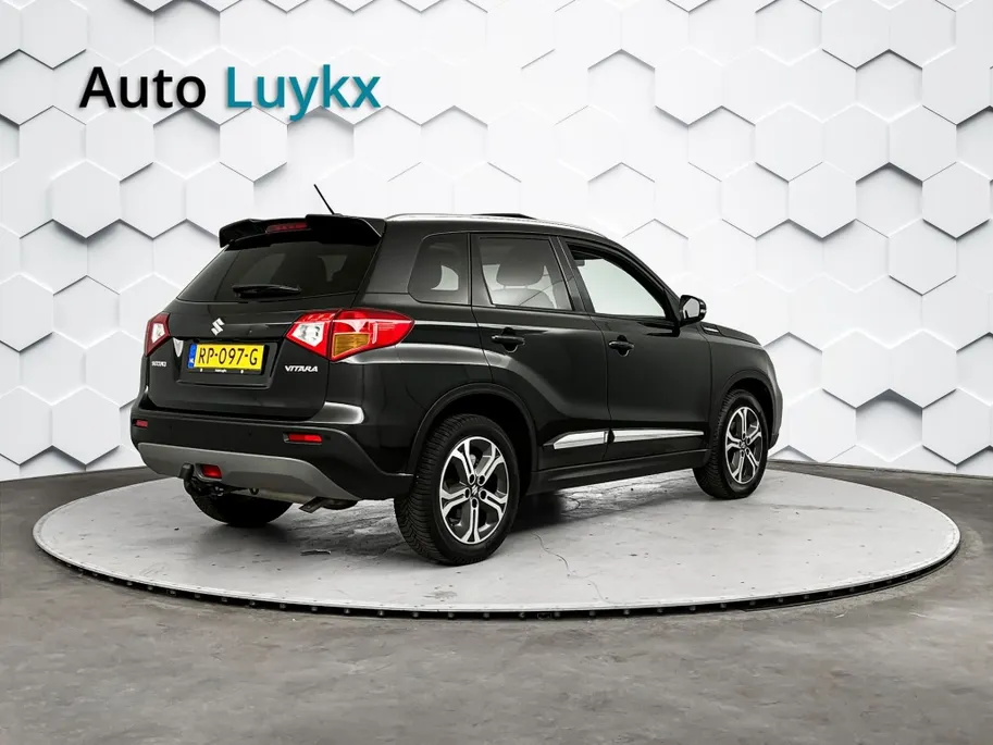 Suzuki Vitara 1.6 High Executive | Panoramadak | Adaptieve Cruise Control | Trekhaak