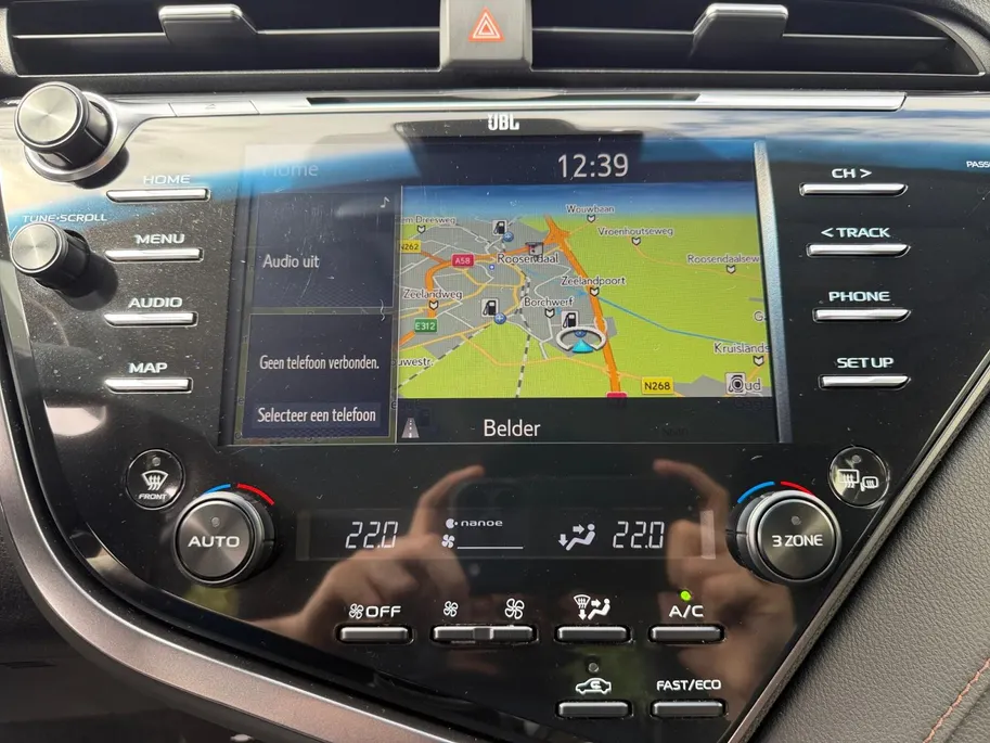 Toyota Camry 2.5 Hybrid Premium LM VELGEN | LEDER | STOELVERWARMING | CRUISE | NAVI | APPLE CARPLAY EN ANDROID