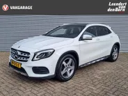 Mercedes-Benz GLA 180 Business Solution AMG AUTOMAAT | Trekhaak | Cruise | Panorama Schuif/kantel Dak | Navigatie | Camera | AMG-styling