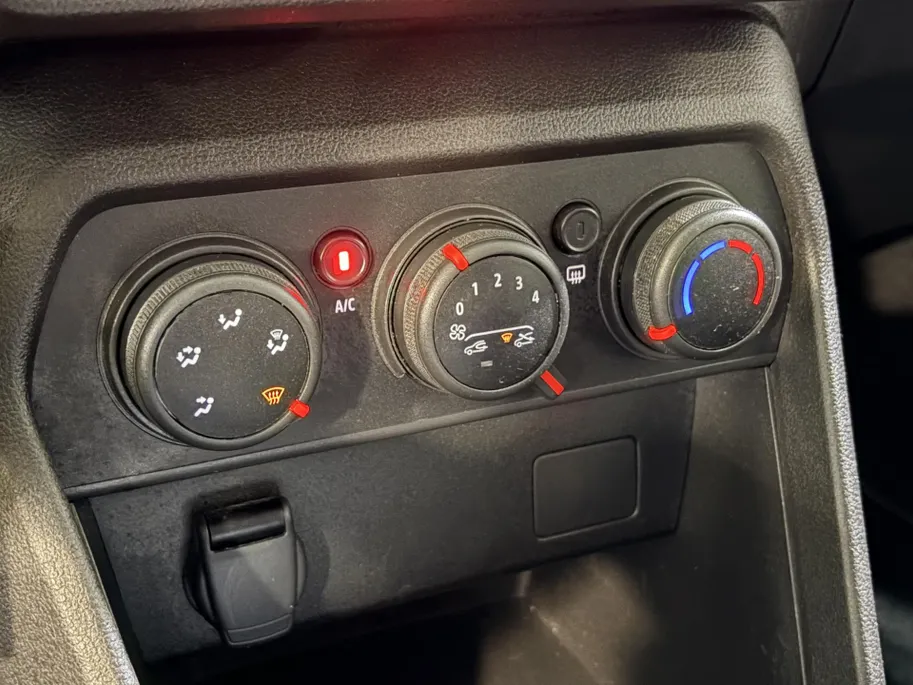 Dacia Sandero Stepway 100PK TCe 100 ECO-G Expression | 1e eigenaar | Trekhaak | Camera | Parkeersensoren | Apple CarPlay/Android Auto | Cruise Control | Licht & Regen Sensor |