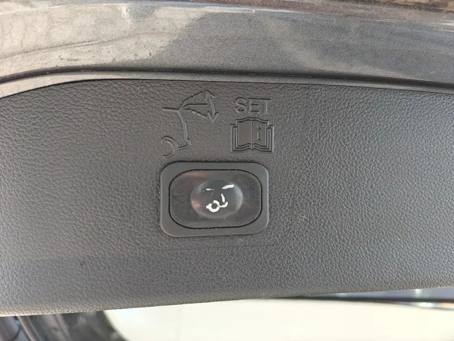 Ford Kuga 1.5 Titanium - 2.000 kg trekgewicht - TREKHAAK - VOORRUITVERWARMING - PARKEERSENSOREN V+A
